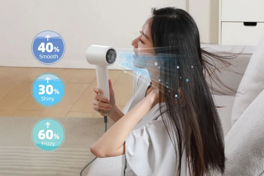 Melepaskan 2.000.000 ion negative untuk menjaga kelembapan maksimal dan melindungi warna rambut awet lebih lama.